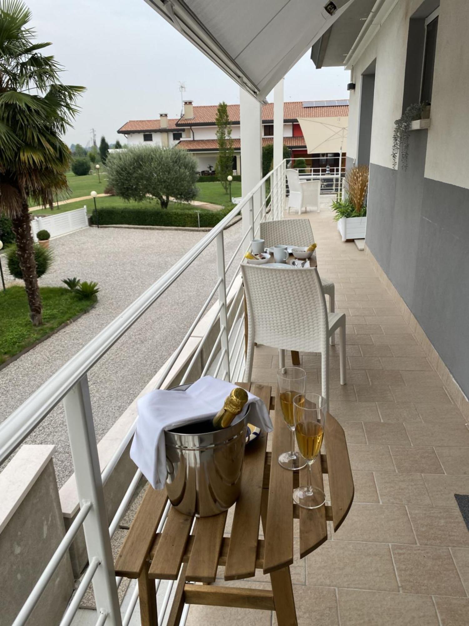 Meridien House Casalserugo Luaran gambar
